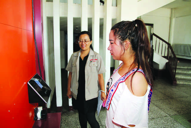 為加強(qiáng)公司機(jī)關(guān)基礎(chǔ)管理，公司機(jī)關(guān)自本月1日起實(shí)行考勤刷臉管理制度